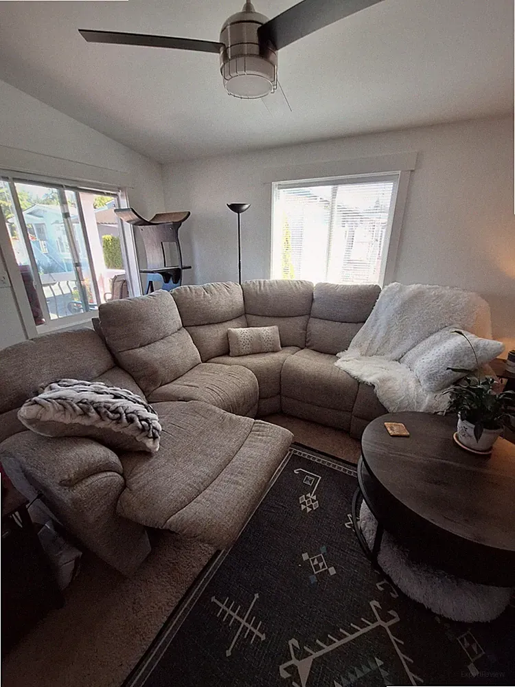 5-piece secional, 2 end recliners with USB outlets