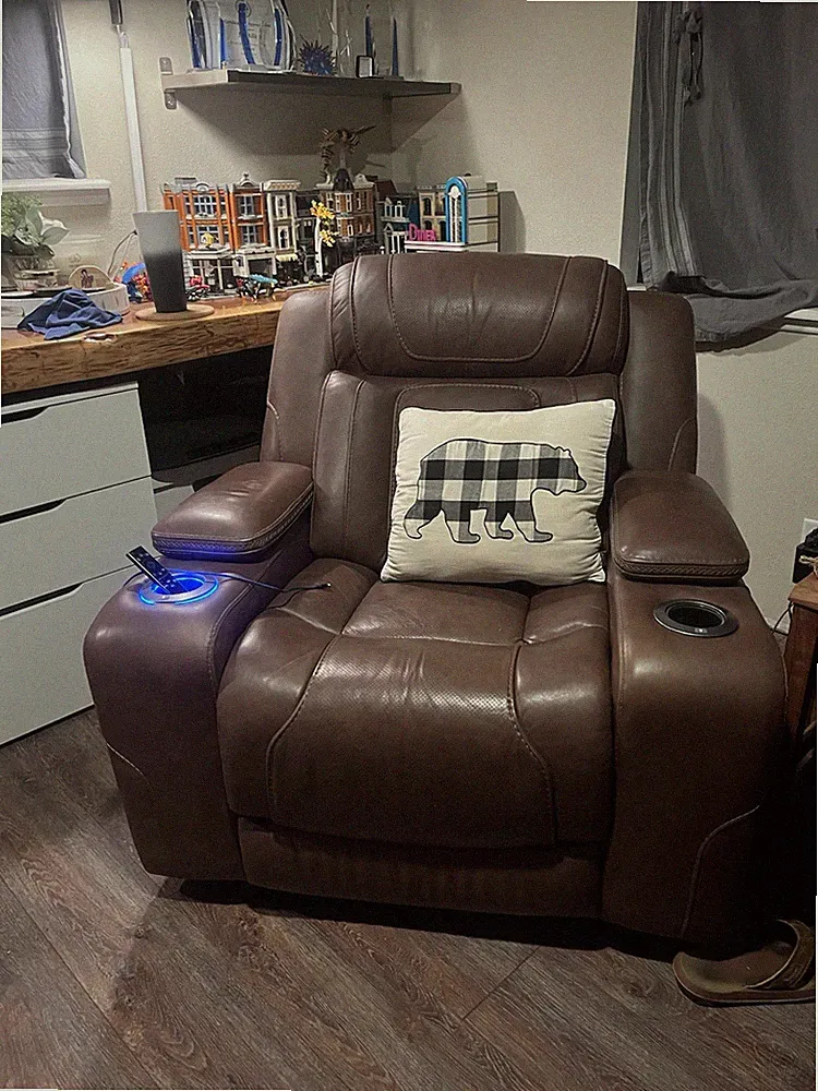 🛋️ Oversized Brown Leather Recliner | USB, Cupholders, Motorized | Excellent